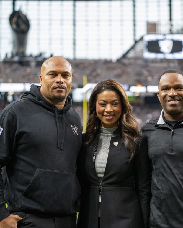 Sandra Douglas, Antonio Pierce, Champ Kelly